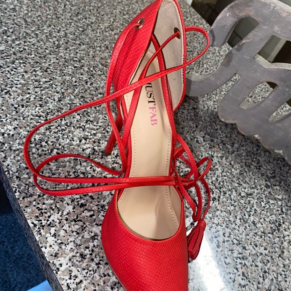 Just Fab Red pump with tassel straps - Picture 3 of 7